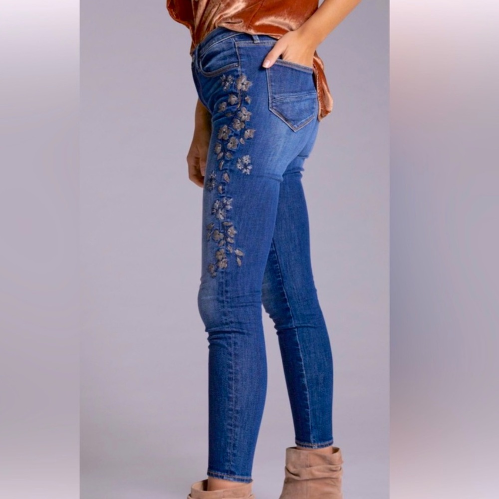 NWOT Driftwood Jackie High Rise Skinny with Embroidered Flowers